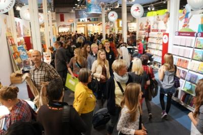 Buchmesse 2012 in Frankfurt. Eindruck von der "Menschenmenge" in Halle 3.0 Buchmesse 2012 in Frankfurt. Eindruck von der "Menschenmenge" in Halle 3.0